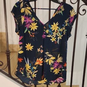 DR2 Navy Floral V-Neck Blouse